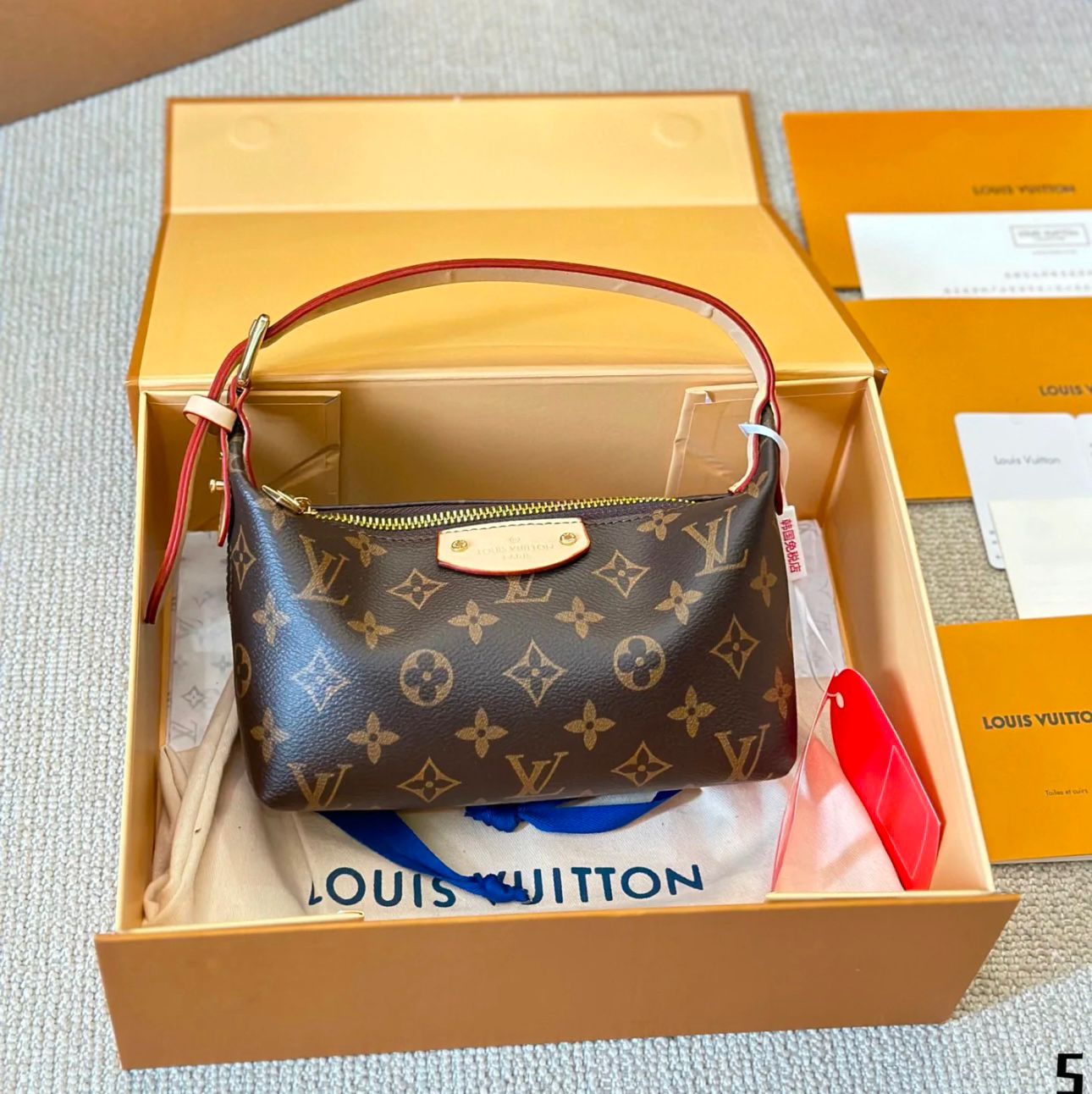 Louis Vuitton Easy Pouch